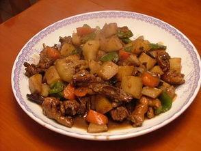 小白鸡吃瓜,小白鸡的瓜田奇遇记